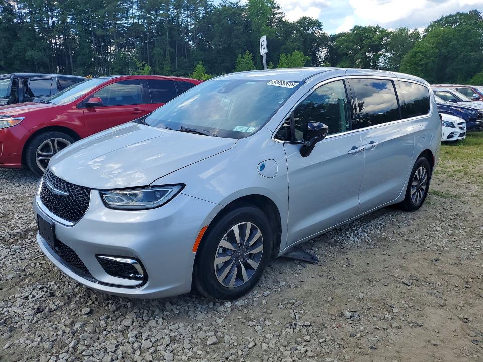 CHRYSLER PACIFICA 2024 with VIN 2C4RC1S77RR126910 - Photo from auction