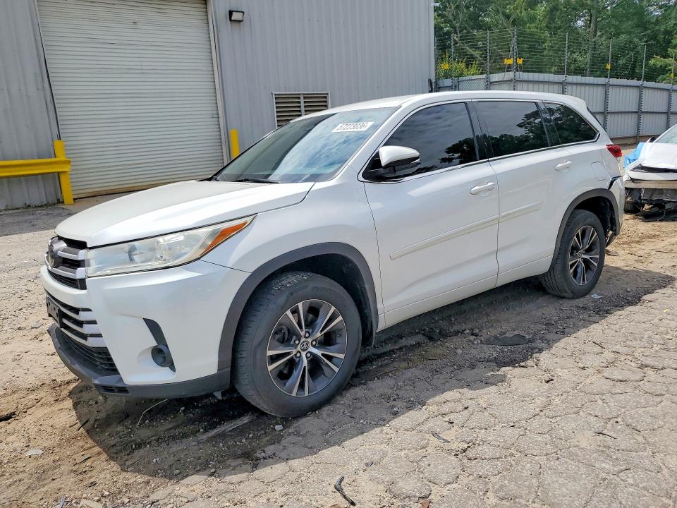 TOYOTA HIGHLANDER 2018 with VIN 5TDBZRFH9JS834119 - Photo from auction