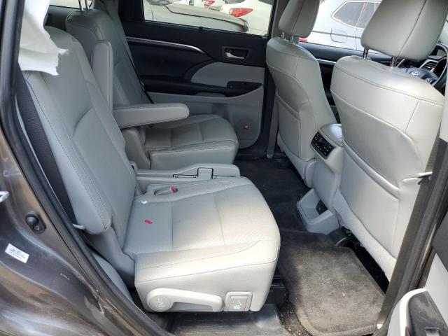 Photo 11 from auction – 2016 TOYOTA HIGHLANDER with VIN 5TDDKRFH7GS326480
