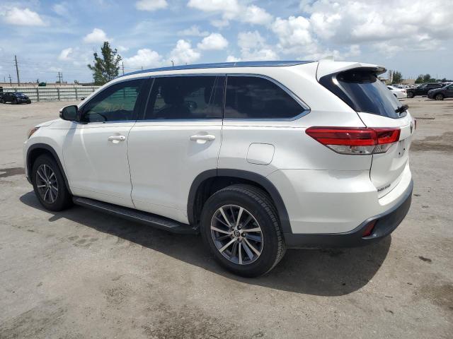 Photo 2 from auction – 2018 TOYOTA HIGHLANDER with VIN 5TDKZRFH3JS274291