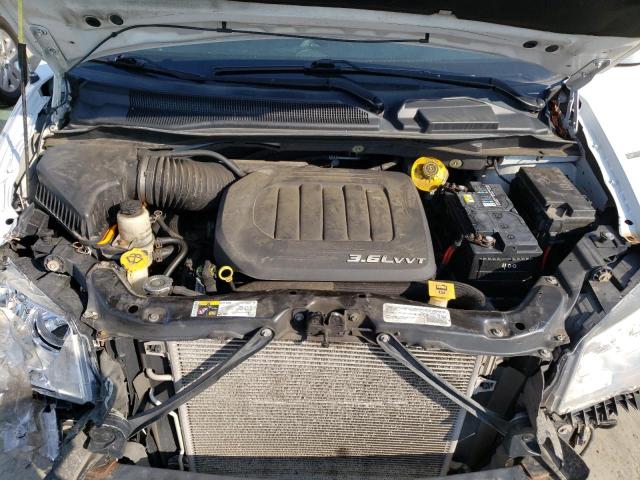 Photo 12 from auction – 2015 CHRYSLER TOWN & COU with VIN 2C4RC1BG4FR561637