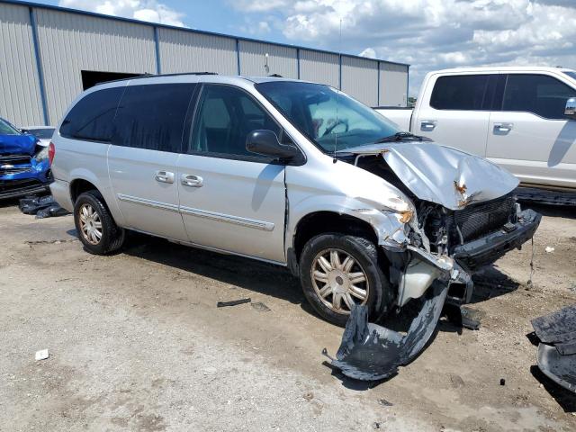 Photo 4 from auction – 2005 CHRYSLER TOWN & COU with VIN 2C4GP54L55R217374