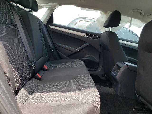 Photo 10 from auction – 2017 VOLKSWAGEN PASSAT S with VIN 1VWAT7A37HC015406