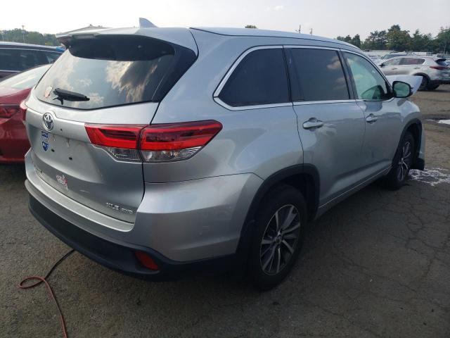 Photo 3 from auction – 2017 TOYOTA HIGHLANDER with VIN 5TDJZRFH3HS476151