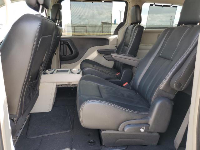 Photo 11 from auction – 2016 CHRYSLER TOWN & COU with VIN 2C4RC1BG8GR287053