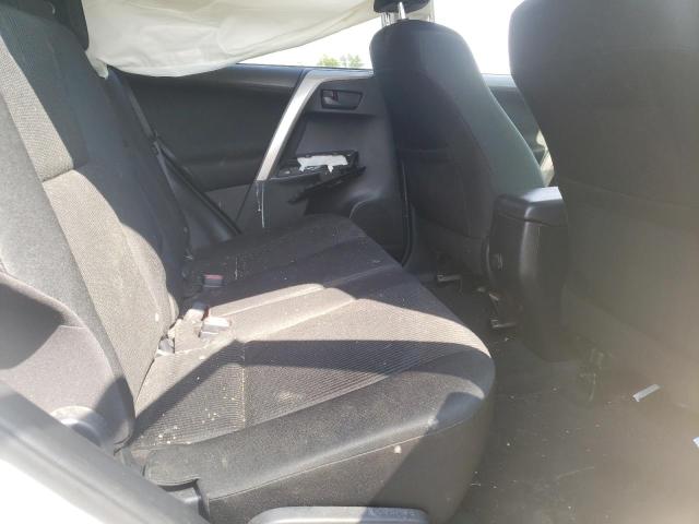 Photo 10 from auction – 2018 TOYOTA RAV4 LE with VIN JTMZFREV9JJ199818