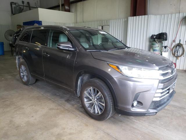 Photo 4 from auction – 2018 TOYOTA HIGHLANDER with VIN 5TDKZRFH9JS531339
