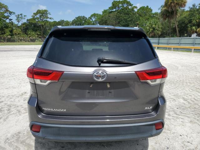 Photo 6 from auction – 2018 TOYOTA HIGHLANDER with VIN 5TDKZRFH0JS549065