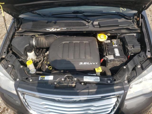 Photo 12 from auction – 2016 CHRYSLER TOWN & COU with VIN 2C4RC1BG1GR281272