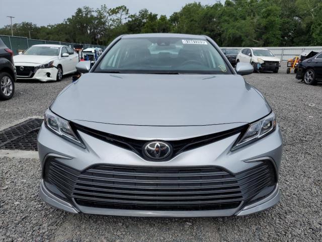 Photo 5 from auction – 2022 TOYOTA CAMRY LE with VIN 4T1C11AK0NU659028