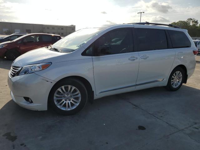 TOYOTA SIENNA XLE 2015 with VIN 5TDYK3DC4FS544655 - Photo from auction