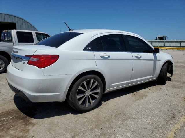 Photo 3 from auction – 2014 CHRYSLER 200 TOURIN with VIN 1C3CCBBGXEN180306