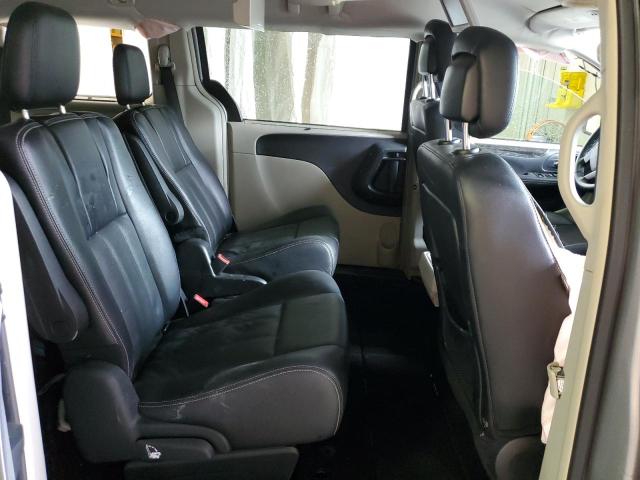 Photo 11 from auction – 2015 CHRYSLER TOWN & COU with VIN 2C4RC1CG4FR521590