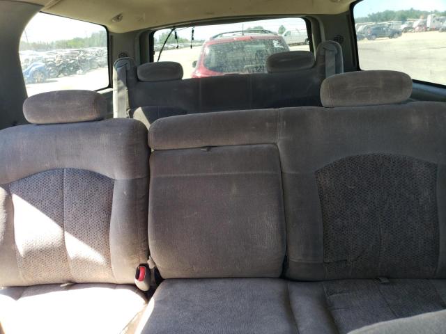 Photo 10 from auction – 2002 CHEVROLET SUBURBAN with VIN 3GNEC16T52G321137