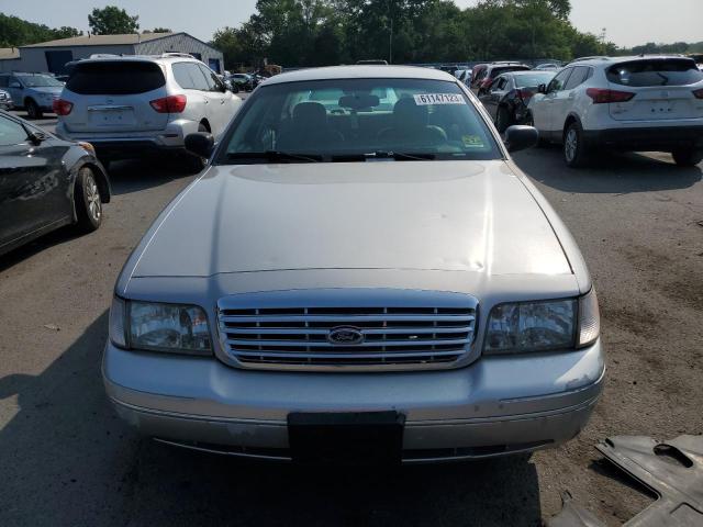 Photo 5 from auction – 2005 FORD CROWN VICT with VIN 2FAFP74W15X130008