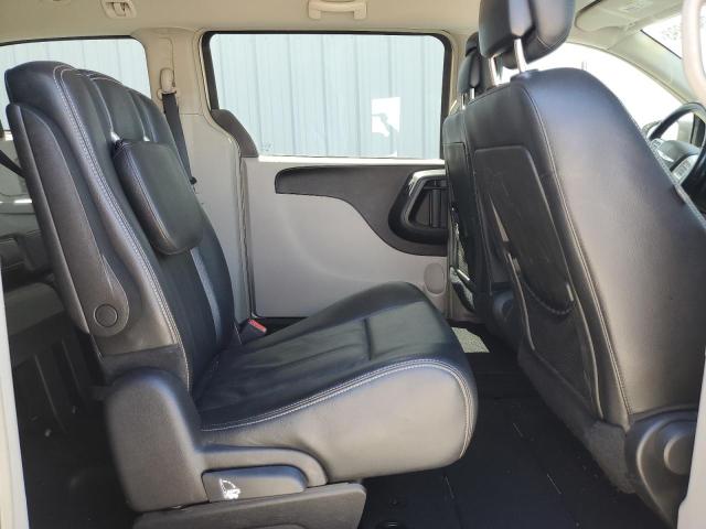 Photo 11 from auction – 2016 CHRYSLER TOWN & COU with VIN 2C4RC1BG9GR252540