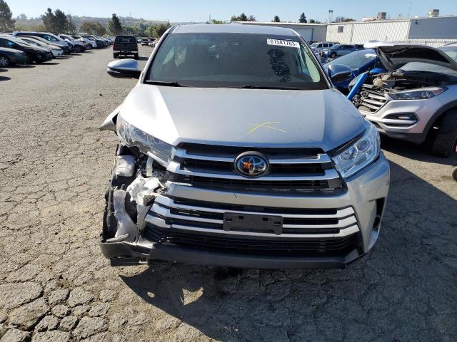 Снимка 5 от търг – 2018 TOYOTA HIGHLANDER с VIN 5TDZZRFH8JS265181