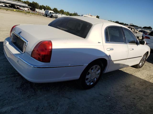Photo 3 from auction – 2003 LINCOLN TOWN CAR C with VIN 1LNHM83W83Y638360