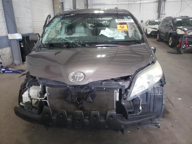 Photo 5 from auction – 2011 TOYOTA SIENNA XLE with VIN 5TDYK3DCXBS133710