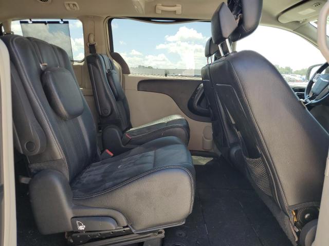Photo 11 from auction – 2015 CHRYSLER TOWN & COU with VIN 2C4RC1CG5FR561922
