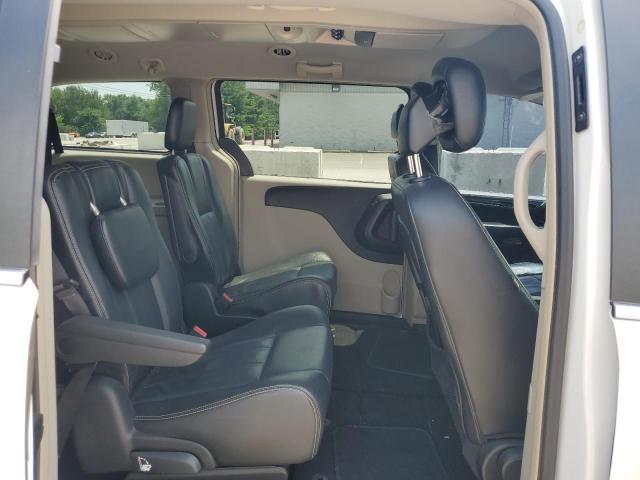 Photo 11 from auction – 2015 CHRYSLER TOWN & COU with VIN 2C4RC1BG1FR730576