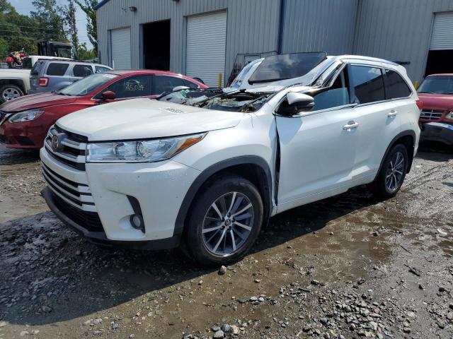 TOYOTA HIGHLANDER 2017 with VIN 5TDJZRFH3HS426852 - Photo from auction