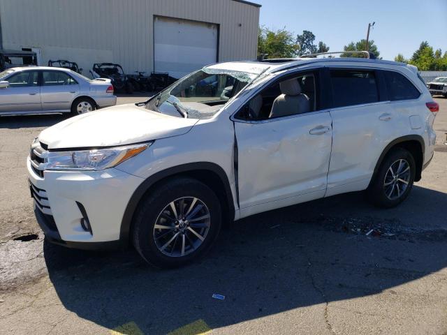 TOYOTA HIGHLANDER 2017 with VIN 5TDJZRFH6HS517792 - Photo from auction