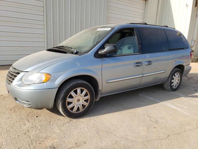 CHRYSLER TOWN & COU 2005 with VIN 2C4GP54L15R102013 - Photo from auction