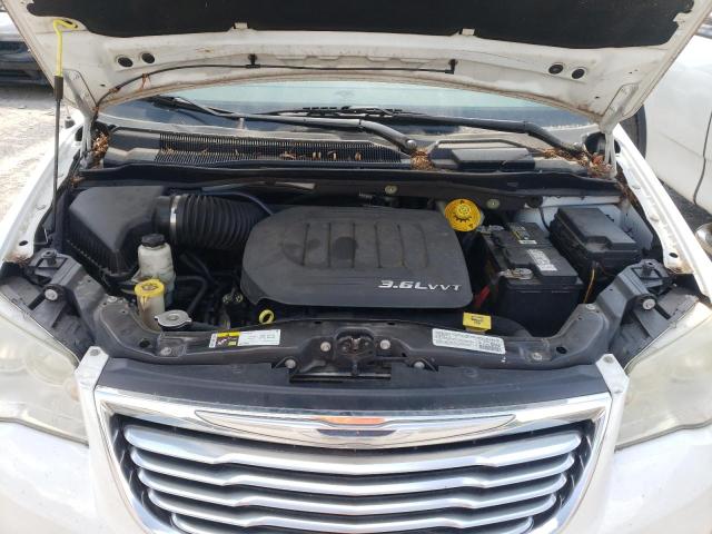 Photo 12 from auction – 2014 CHRYSLER TOWN & COU with VIN 2C4RC1BG4ER403815