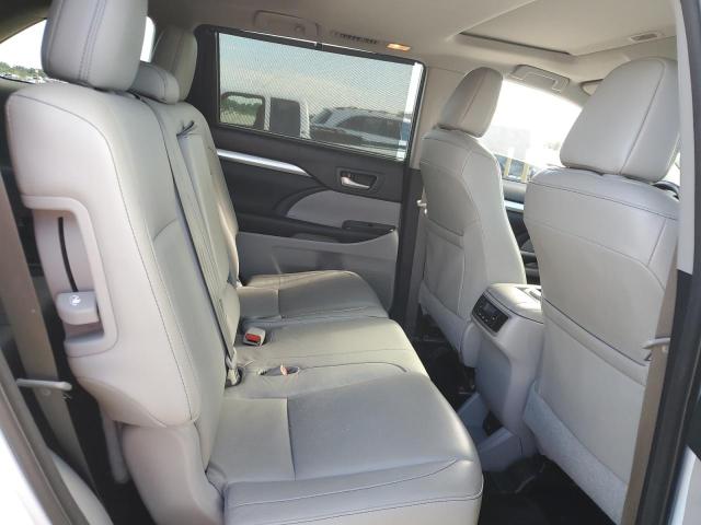 Photo 11 from auction – 2017 TOYOTA HIGHLANDER with VIN 5TDKZRFH4HS517942