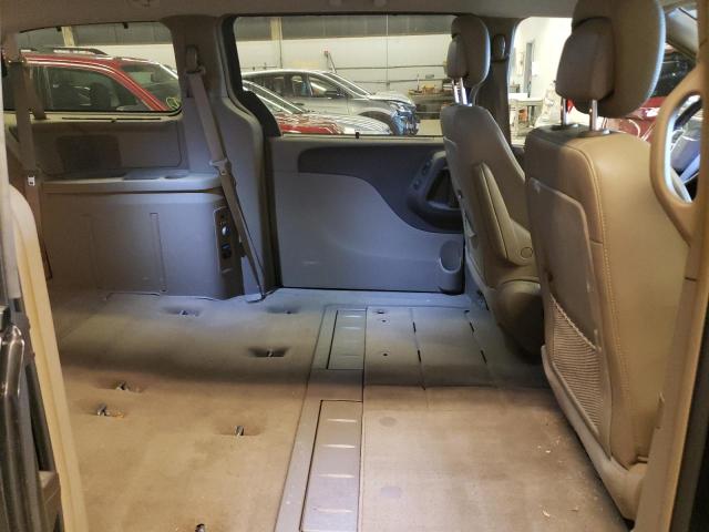 Photo 11 from auction – 2015 CHRYSLER TOWN & COU with VIN 2C4RC1CG0FR618558