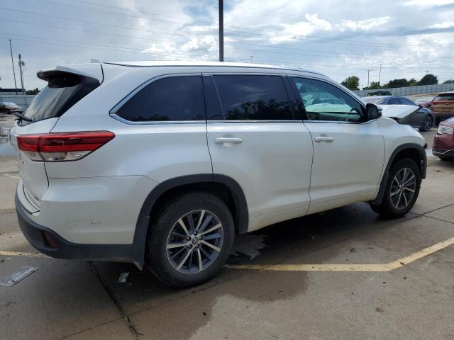 Photo 3 from auction – 2017 TOYOTA HIGHLANDER with VIN 5TDJZRFH8HS377177