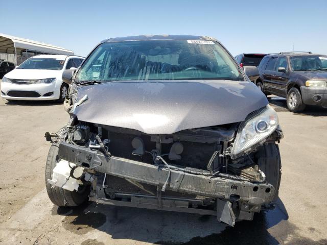 Photo 5 from auction – 2018 TOYOTA SIENNA LE with VIN 5TDKZ3DC5JS940104