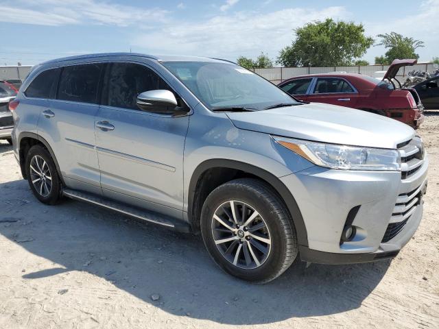 Photo 4 from auction – 2018 TOYOTA HIGHLANDER with VIN 5TDJZRFH0JS554651