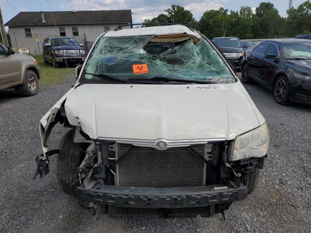 Photo 5 from auction – 2010 CHRYSLER TOWN & COU with VIN 2A4RR5D13AR113701