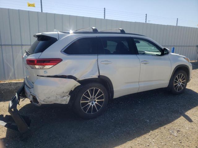 Photo 3 from auction – 2017 TOYOTA HIGHLANDER with VIN 5TDJZRFH8HS511721