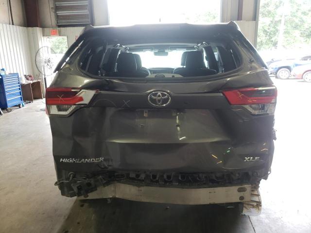 Photo 6 from auction – 2018 TOYOTA HIGHLANDER with VIN 5TDKZRFH9JS531339