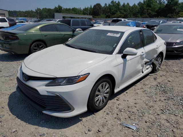 TOYOTA CAMRY LE 2022 with VIN 4T1C31AK7NU590526 - Photo from auction