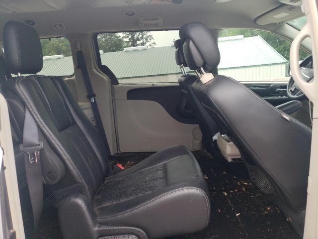 Photo 11 from auction – 2016 CHRYSLER TOWN & COU with VIN 2C4RC1CG4GR221887