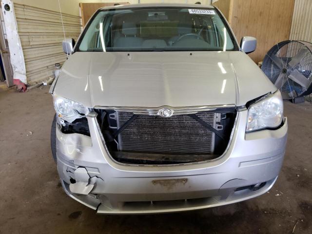 Photo 5 from auction – 2010 CHRYSLER TOWN & COU with VIN 2A4RR5D10AR243502