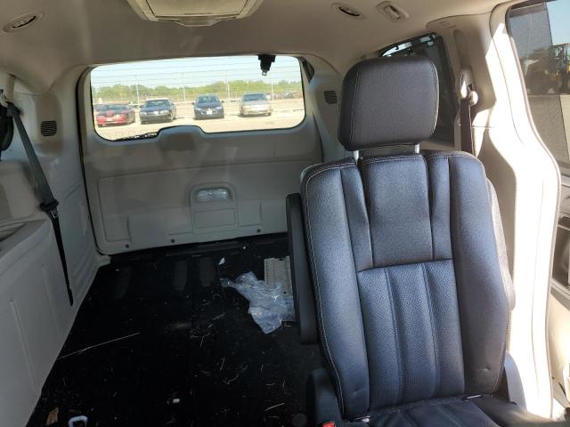 Photo 10 from auction – 2015 CHRYSLER TOWN & COU with VIN 2C4RC1CGXFR506740