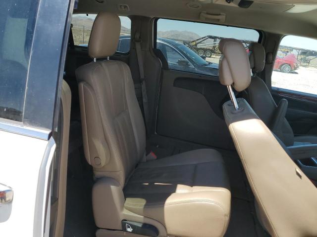 Photo 11 from auction – 2015 CHRYSLER TOWN & COU with VIN 2C4RC1CG4FR572815