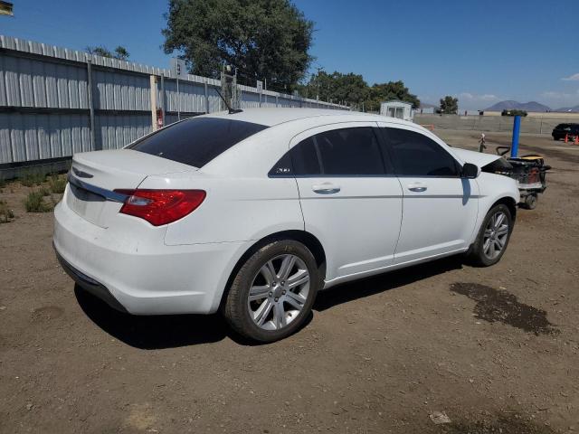 Photo 3 from auction – 2013 CHRYSLER 200 TOURIN with VIN 1C3CCBBB3DN734952