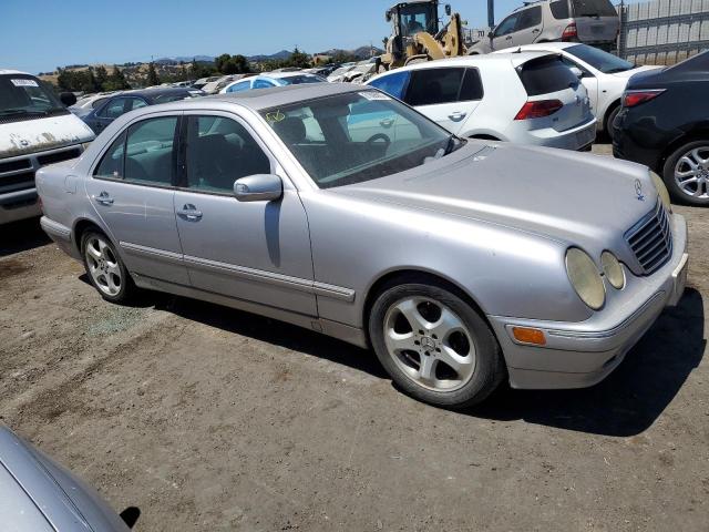 Photo 4 from auction – 2002 MERCEDES-BENZ E320 with VIN WDBJF65J82B498882