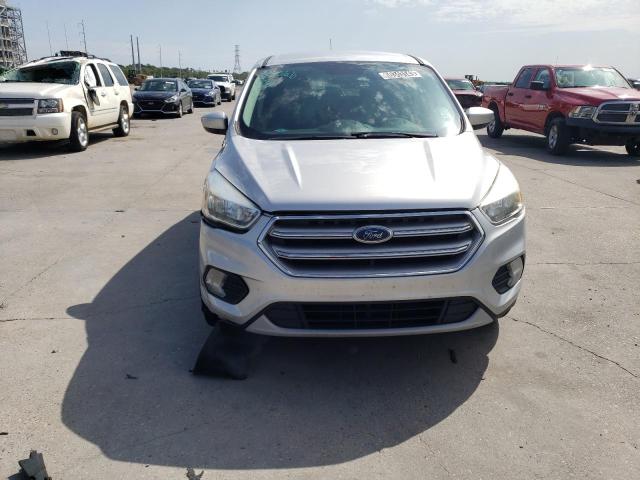Foto 5 de la subasta – 2017 FORD ESCAPE SE con VIN 1FMCU0GD2HUC97556