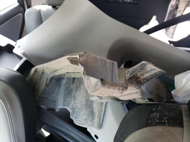 Photo 10 from auction – 2017 TOYOTA RAV4 LIMIT with VIN 2T3DFREV6HW627964