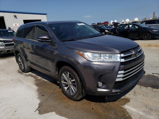 Photo 4 from auction – 2018 TOYOTA HIGHLANDER with VIN 5TDKZRFH1JS526894