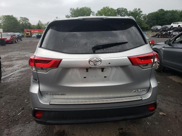 Photo 6 from auction – 2018 TOYOTA HIGHLANDER with VIN 5TDJZRFH0JS525604