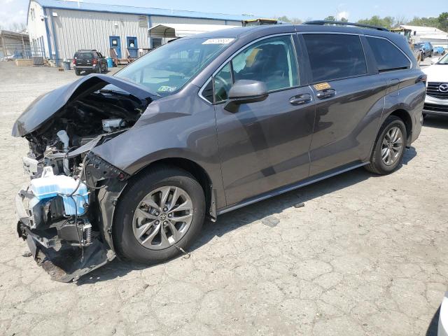 TOYOTA SIENNA LE 2023 with VIN 5TDKRKEC8PS138650 - Photo from auction