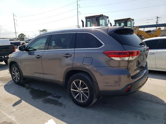 Photo 2 from auction – 2018 TOYOTA HIGHLANDER with VIN 5TDKZRFH1JS526894